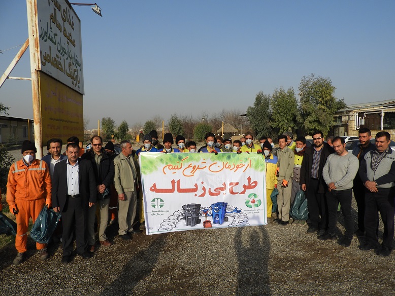 در یک اقدام فرهنگی حاشیه بلوار معصومیه ساوه پاکسازی شد