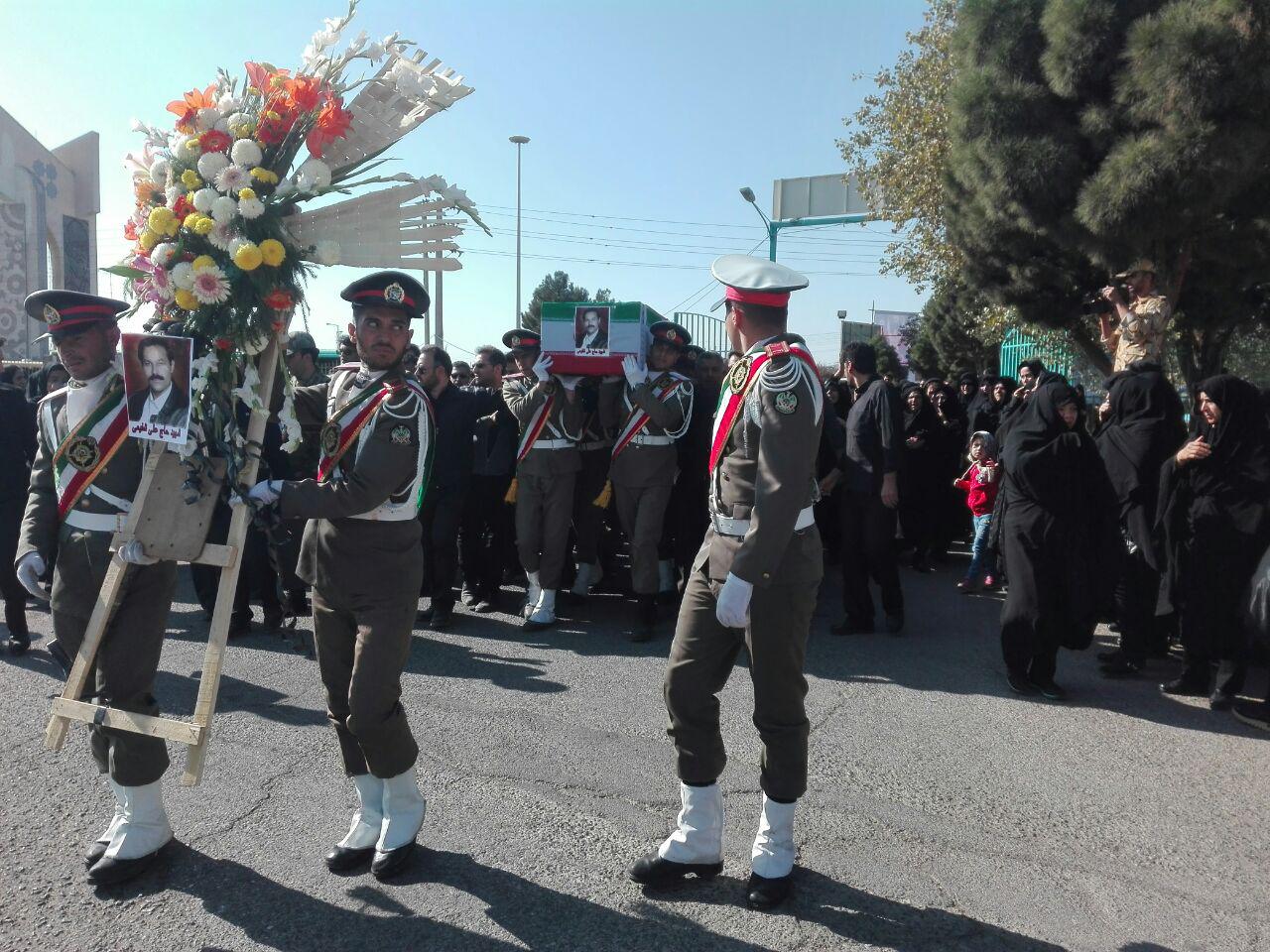 پیکر شهید حلج علی شفیعی ظهر امروز در ساوه تشییع شد