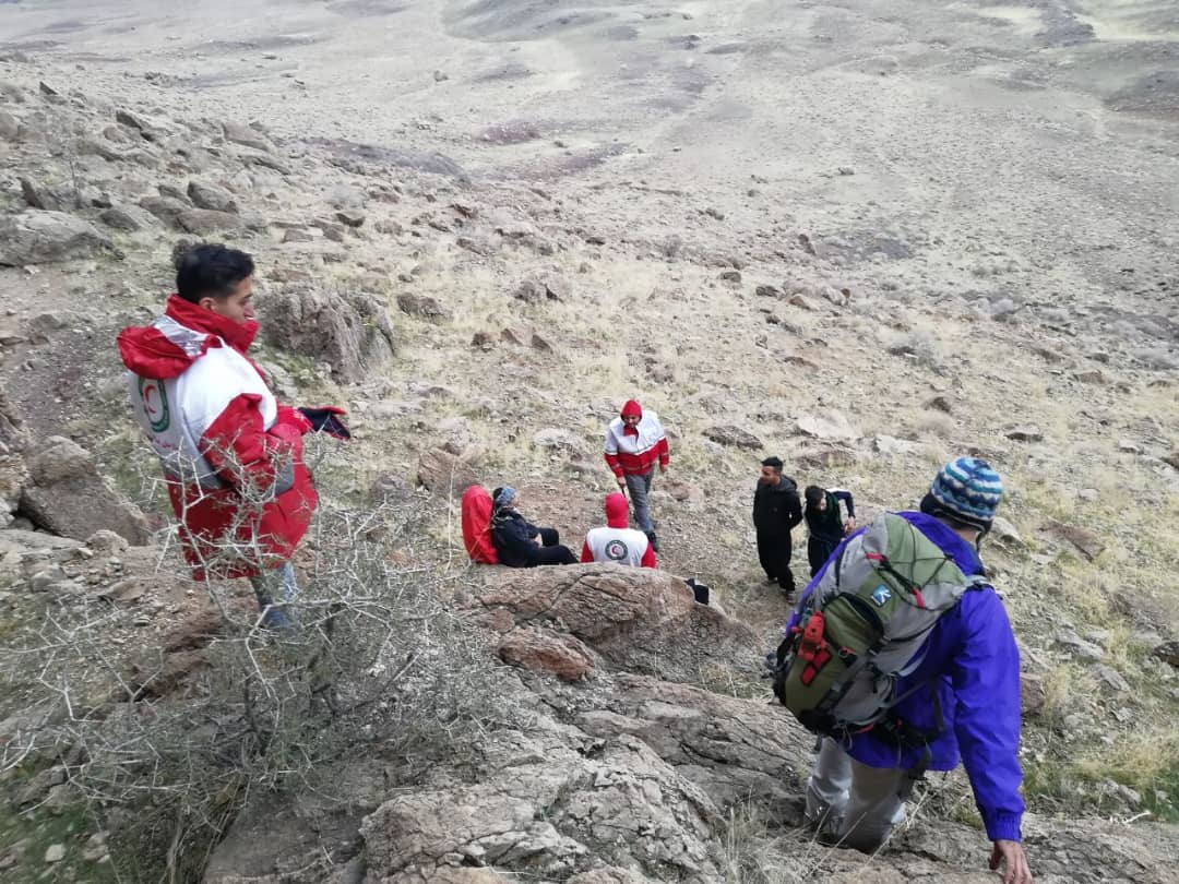 رییس هلال احمر خبر داد: نجات دو جوان گرفتار در کوه چرخی ساوه